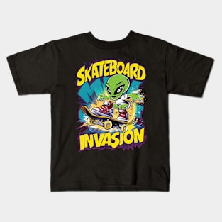 Skateboard invasion Kids T-Shirt